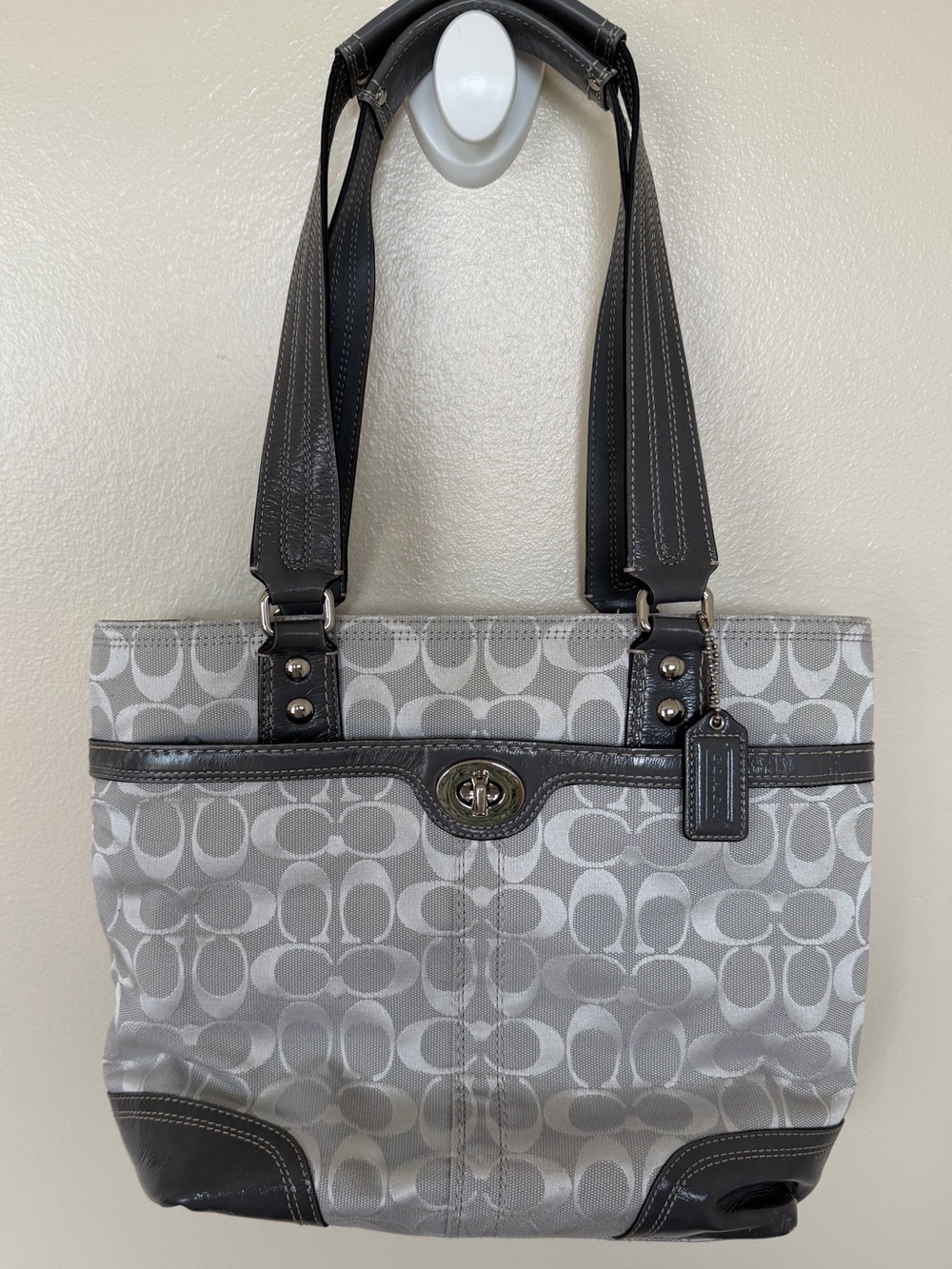 COACH Vintage Hampton Grey and Silver Shoulder Bag